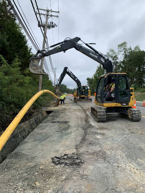 Distribution pipeline installation with excavators and polyethylene pipe